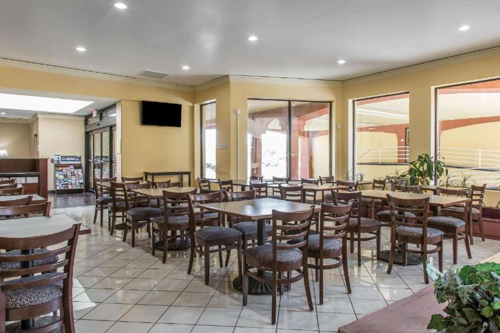 Regency Inn & Suites New London Mystic المظهر الخارجي الصورة