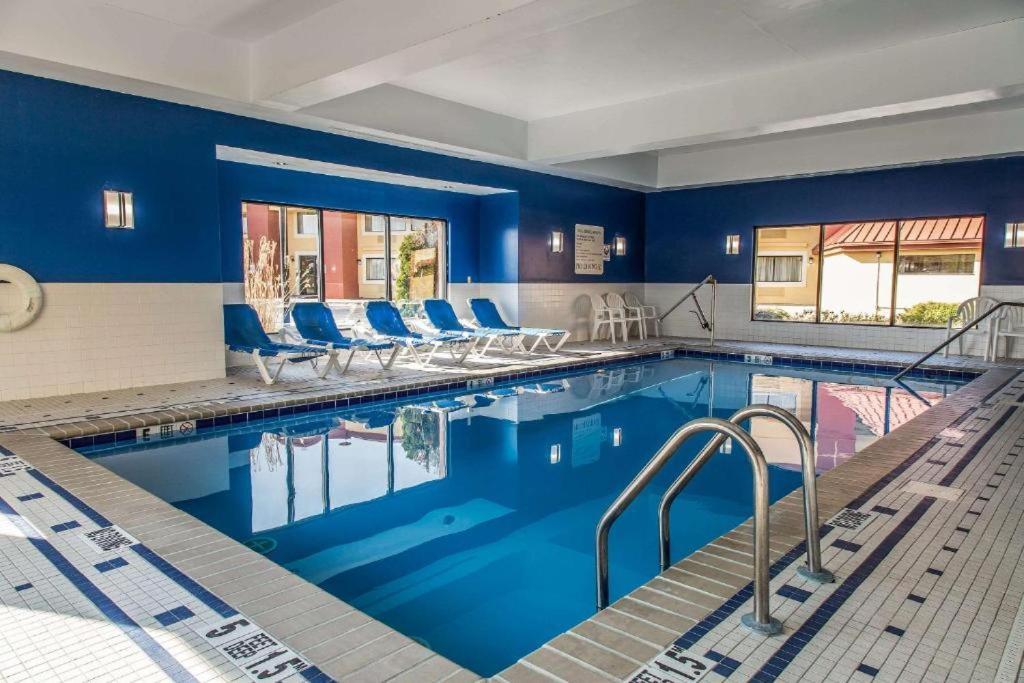 Regency Inn & Suites New London Mystic المظهر الخارجي الصورة