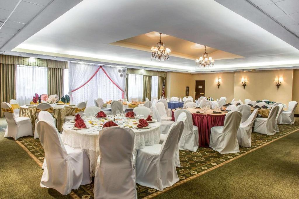 Regency Inn & Suites New London Mystic المظهر الخارجي الصورة