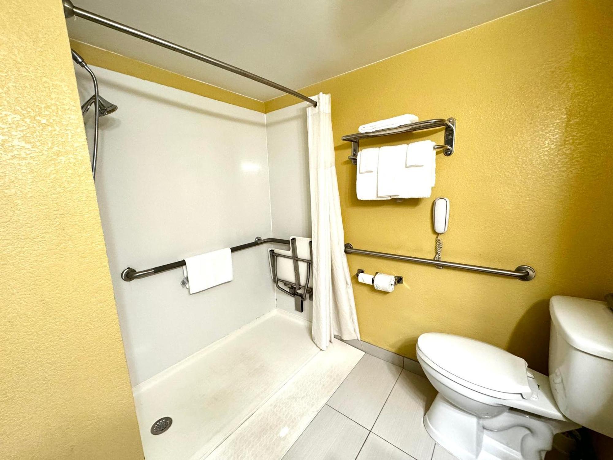 Regency Inn & Suites New London Mystic المظهر الخارجي الصورة