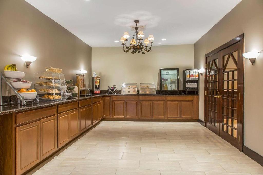 Regency Inn & Suites New London Mystic المظهر الخارجي الصورة